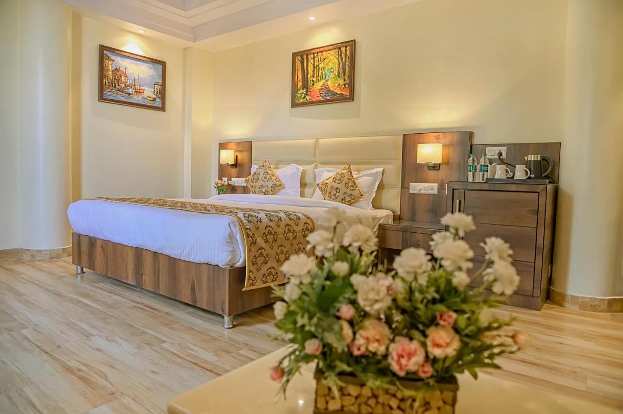 Hotel Hira Inn Prayagraj Bagian luar foto